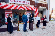 Торжественное открытие Модельной библиотеки. Символическую ленту перерезали: глава города Мегиона Алексей Владимирович Петриченко, председатель Думы города Мегиона Виктория Сергеевна Заднепровская, директор муниципального бюджетного учреждения «Централизованная библиотечная система» Елена Георгиевна Львова и представитель «Самой читающей семьи» Юлиана Андреевна Бодяк.