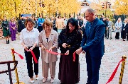 Торжественное открытие Модельной библиотеки. Символическую ленту перерезали: глава города Мегиона Алексей Владимирович Петриченко, председатель Думы города Мегиона Виктория Сергеевна Заднепровская, директор муниципального бюджетного учреждения «Централизованная библиотечная система» Елена Георгиевна Львова и представитель «Самой читающей семьи» Юлиана Андреевна Бодяк.