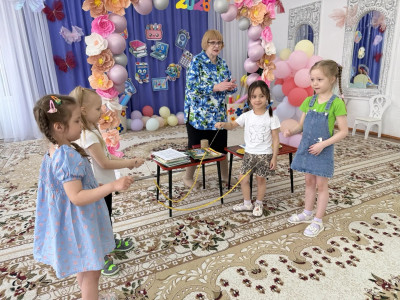 Под семейным абажуром
