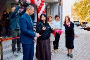 Торжественное открытие Модельной библиотеки. Символическую ленту перерезали: глава города Мегиона Алексей Владимирович Петриченко, председатель Думы города Мегиона Виктория Сергеевна Заднепровская, директор муниципального бюджетного учреждения «Централизованная библиотечная система» Елена Георгиевна Львова и представитель «Самой читающей семьи» Юлиана Андреевна Бодяк.