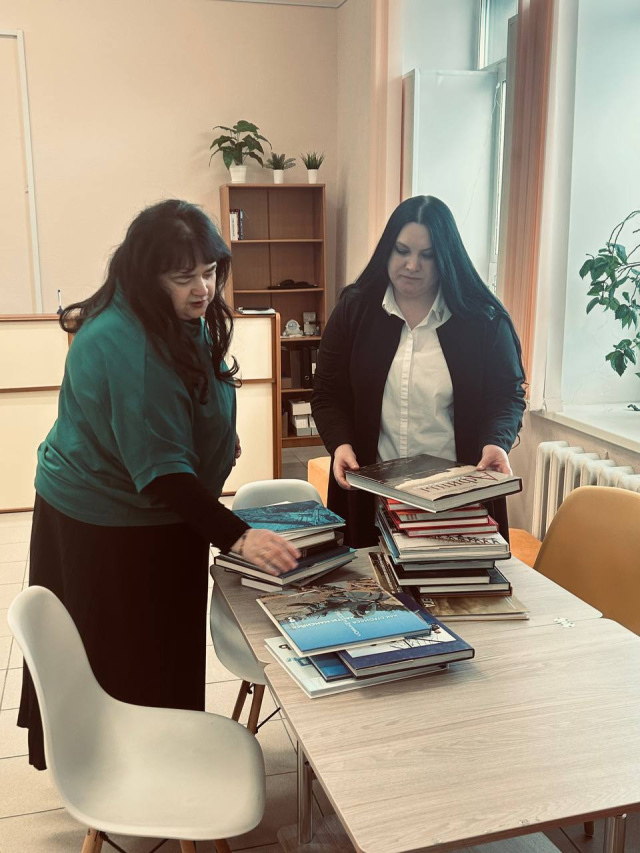 Мегионцы дарят книги с любовью Мегионцы дарят книги с любовью