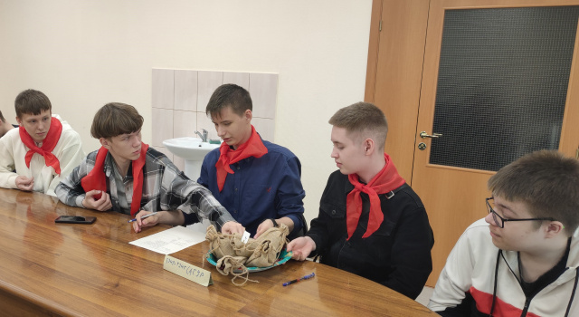 Участники думают