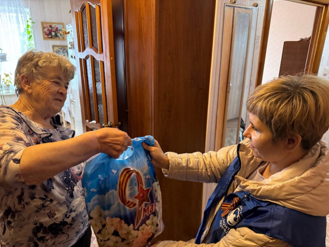 «Волонтеры Победы» поздравили ветеранов с праздником