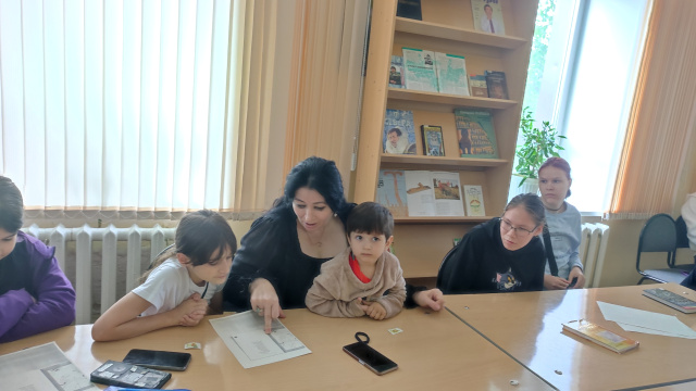 участники отвечают на вопросы викторины. участники отвечают на вопросы викторины.