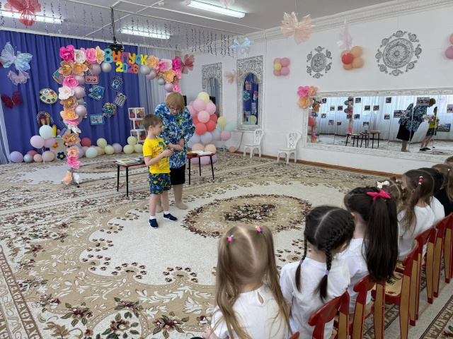 Под семейным абажуром