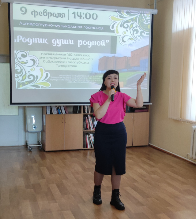 Нургиза Хисамутдинова читает стихотворение