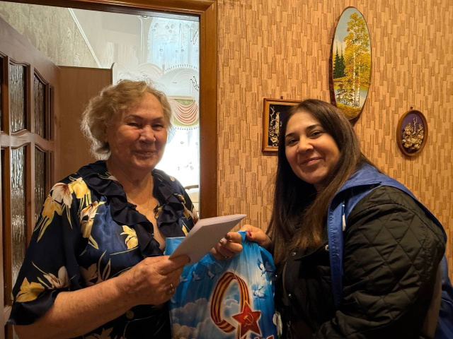 «Волонтеры Победы» поздравили ветеранов с праздником