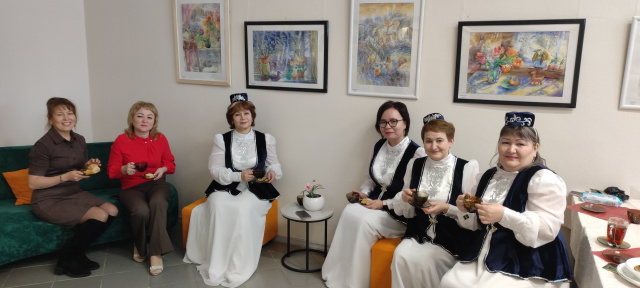 За чаепитием