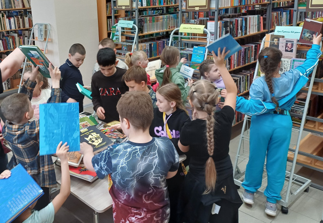 О многом книги людям говорят, во многом книги людям помогают