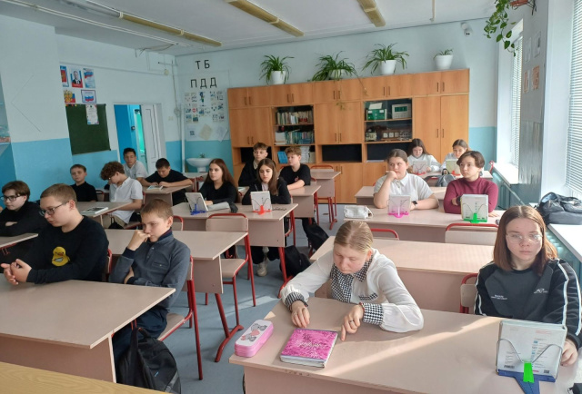 уч-ся 8 кл. 1-й школы.jpg уч-ся 8 кл. 1-й школы.jpg