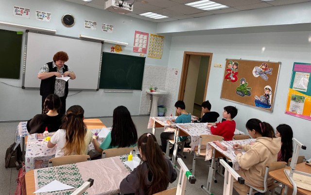 Поднимать бумажные паруса, запускать бумажные самолёты…