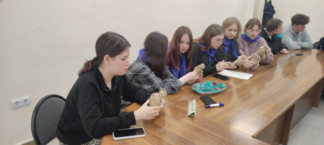 Совещаются участники